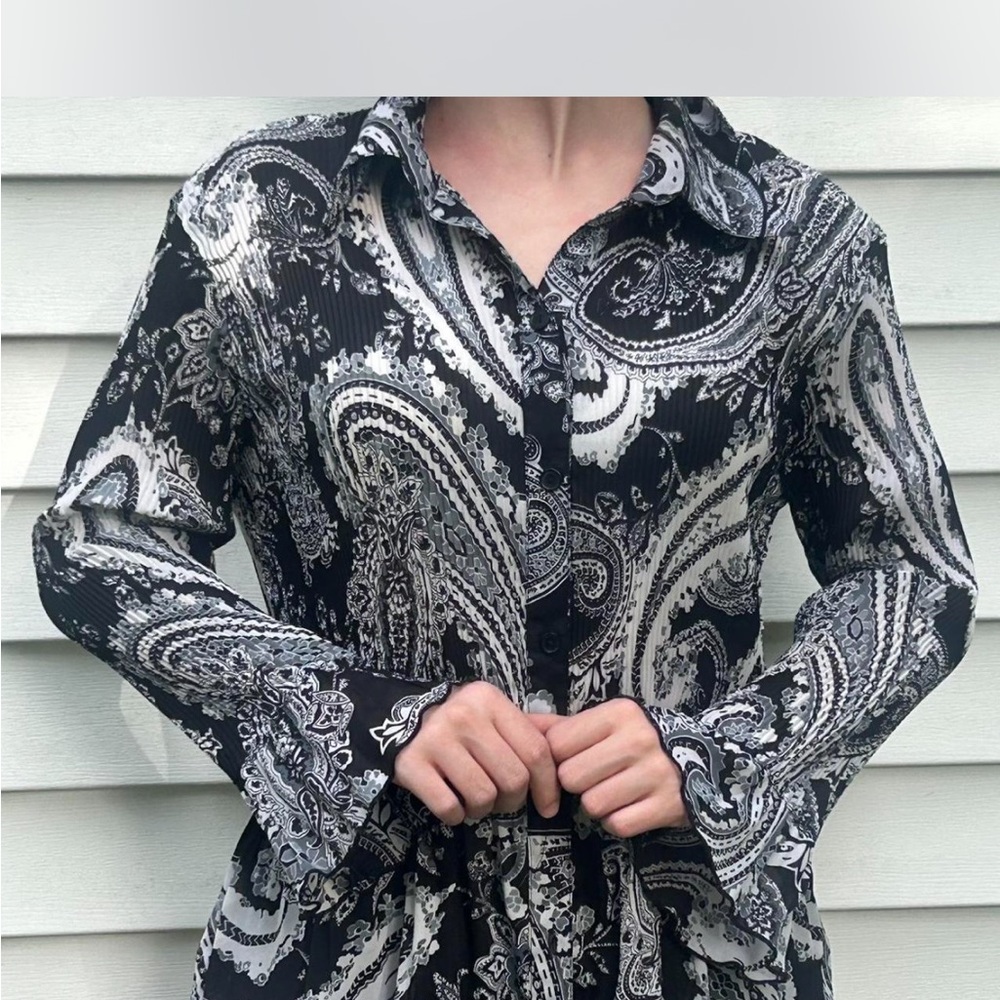 🌟 Y2K Vintage White and Black Long Sleeve